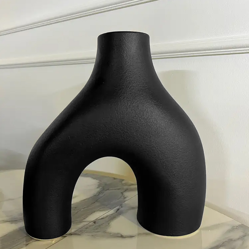 Ваза для цветов Двуногая керамическа в скандинавском стиле Black