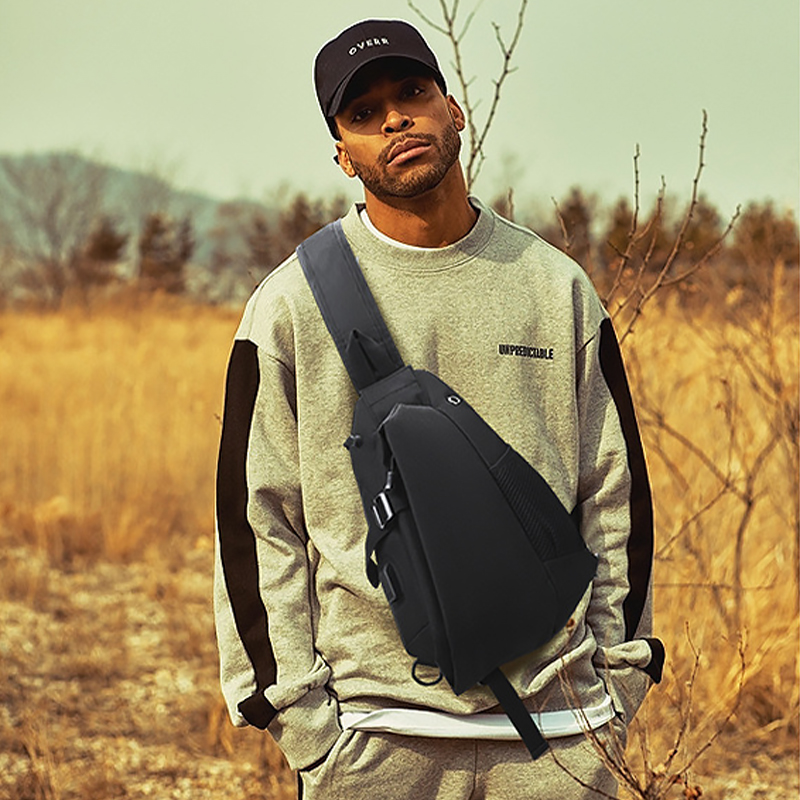 Рюкзак на одно плечо 905 вместительная с USB портом водонепроницаемая Black