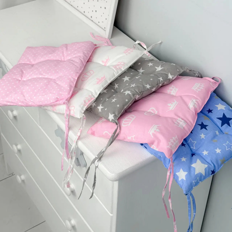 Подушка м'яка для дитячого стільчика 23х28, біла