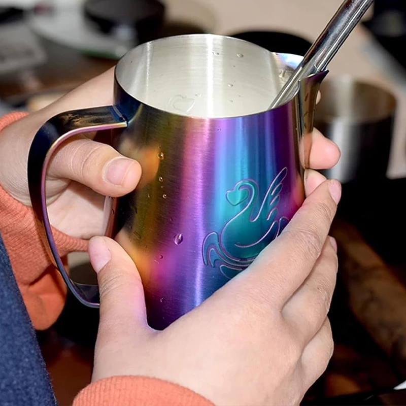 Питчер для молока JibbiJug молочник для вспенивания молока нержавеющая сталь градиент 600 мл Rainbow