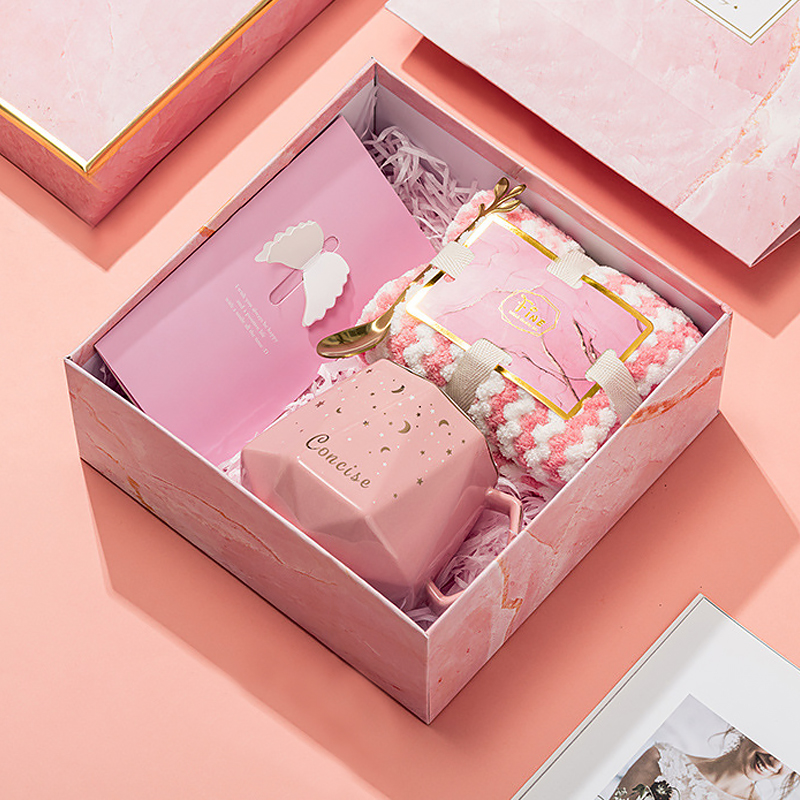 Сувенирный подарочный набор CC1 чашка+полотенце+ложка+открытка