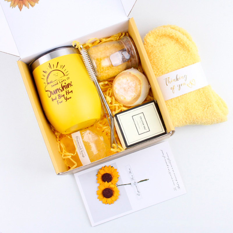 Подарочный Spa Box Sunshine из 7 предметов термостакан алмазное мыло бомбочка для ванны соль для ванны ароматическая свеча носки Yellow