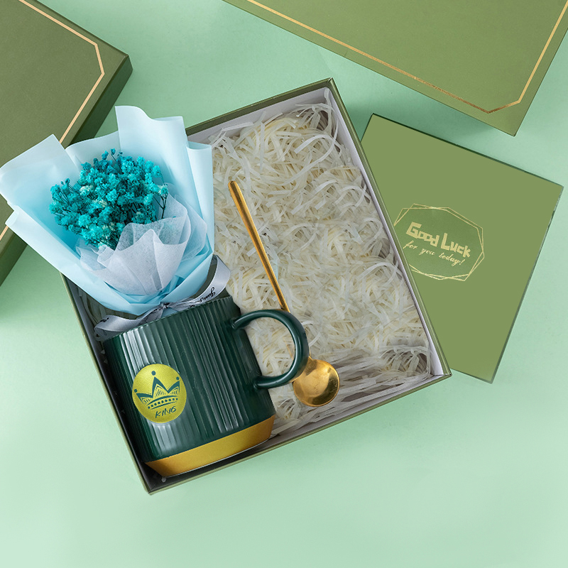 Сувенирный подарочный набор 7X12 чашка+ложка+букет из гипсофилы Blue