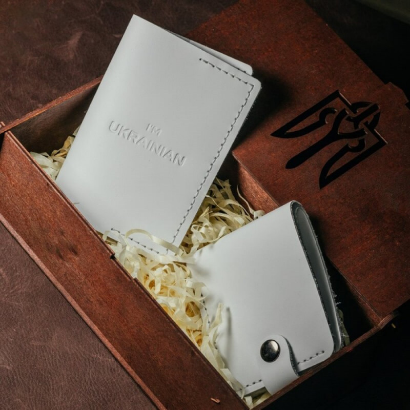 Жіночий подарунковий набір з гаманця Біфолд та обкладинки на паспорт