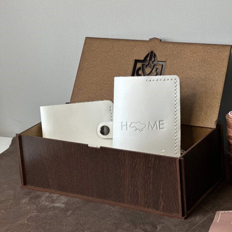 Жіночий подарунковий набір з гаманця Біфолд та обкладинки на паспорт