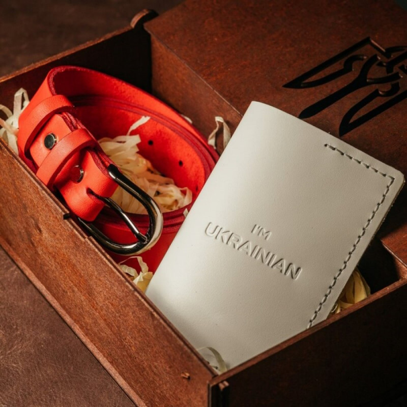 Жіночий подарунковий набір з ременя Dakota та обкладинки на паспорт