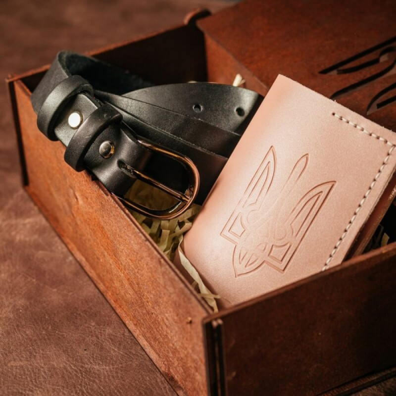 Жіночий подарунковий набір з ременя Dakota та обкладинки на паспорт