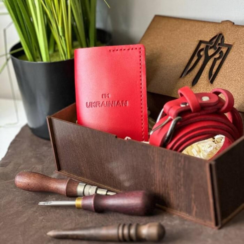 Жіночий подарунковий набір з ременя Dakota та обкладинки на паспорт