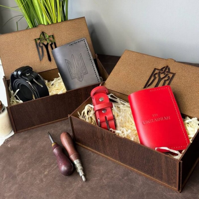 Жіночий подарунковий набір з ременя Dakota та обкладинки на паспорт