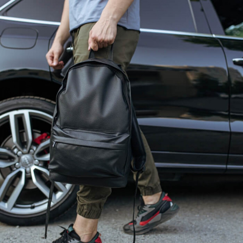 Чоловічий чорний рюкзак