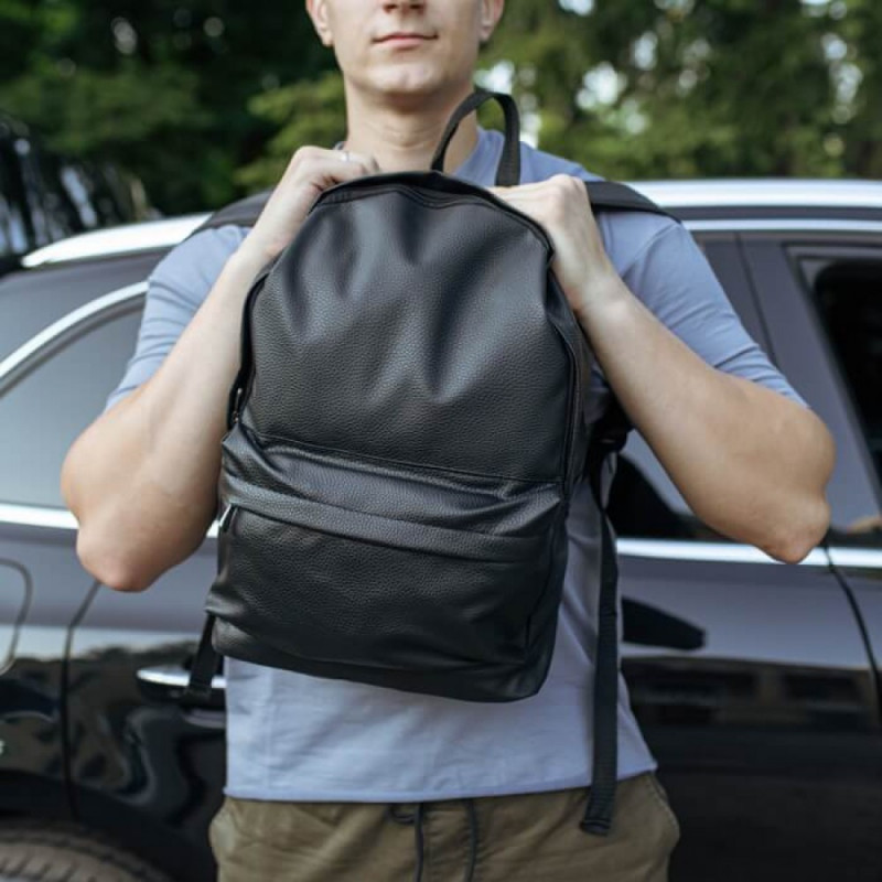 Чоловічий чорний рюкзак
