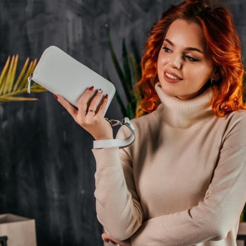 Жіночий клатч білий гладкий