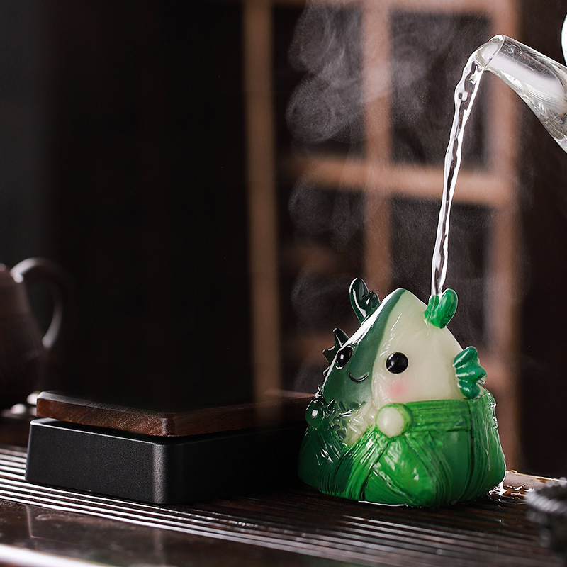 Фигурка для чайной церемонии Дракон Zongzi YY2405001606 меняющий цвет от горячей воды