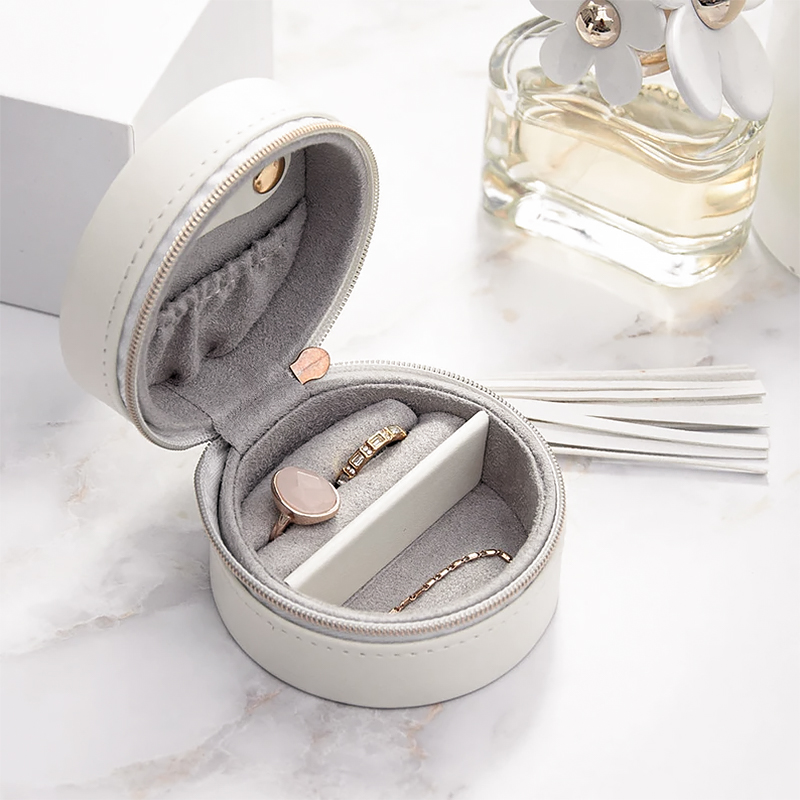 Шкатулка Casegrace SP-01205 для колец и ювелирных изделий портативная компактная 7*7*4,5 см White