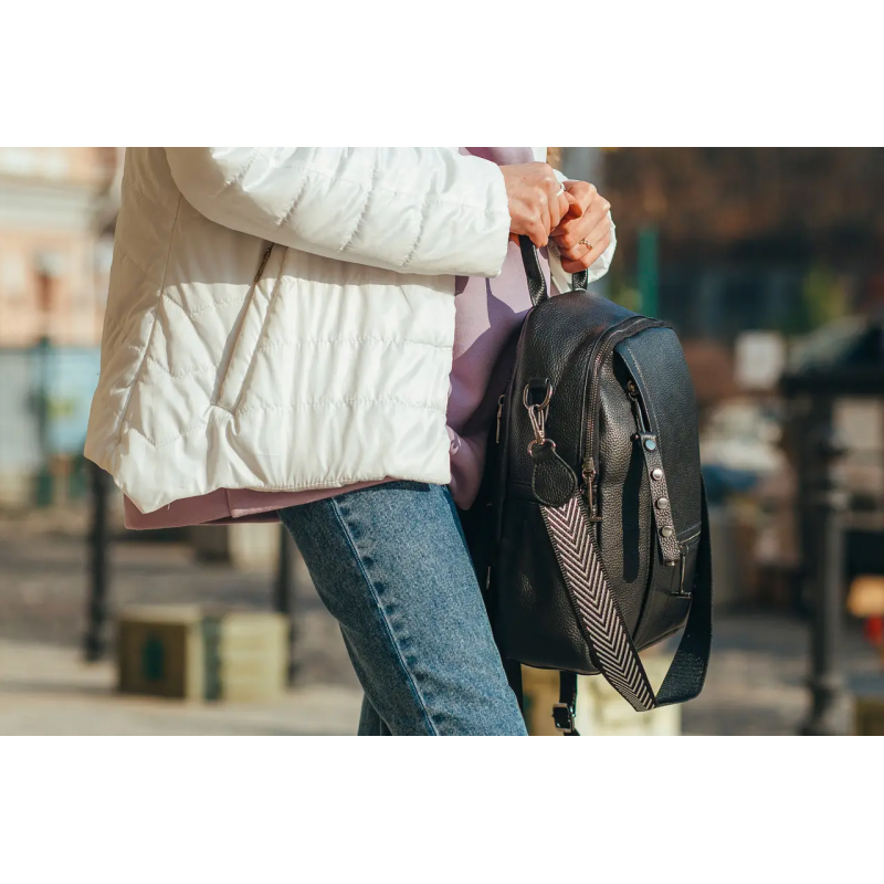 Жіночий шкіряний рюкзак міський 23х32х13, сумка для міста, подорожей та  відпочинку, чорна