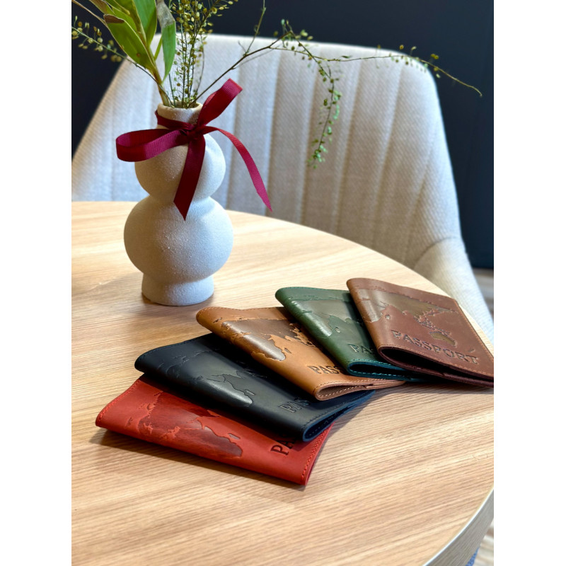 Шкіряна обкладинка для паспорта з написом Ukraine