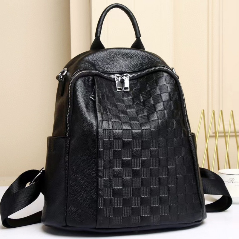 Шкіряний жіночий рюкзак з тисненням 32х27х16, сумка наплічна з шахматним візерунком, чорна