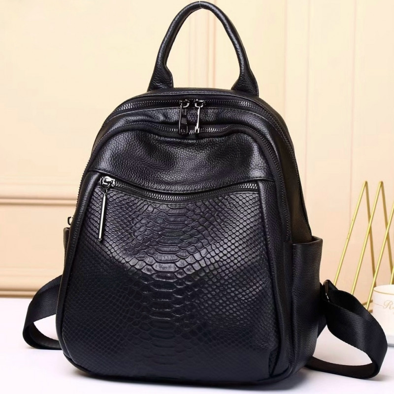 Рюкзак жіночий шкіряний з тисненням під рептилію 23х30х13, сумка наплічна для міста, чорна