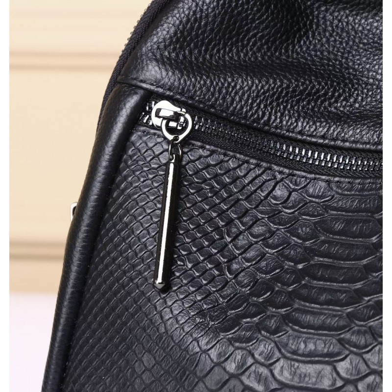 Рюкзак жіночий шкіряний з тисненням під рептилію 23х30х13, сумка наплічна для міста, чорна