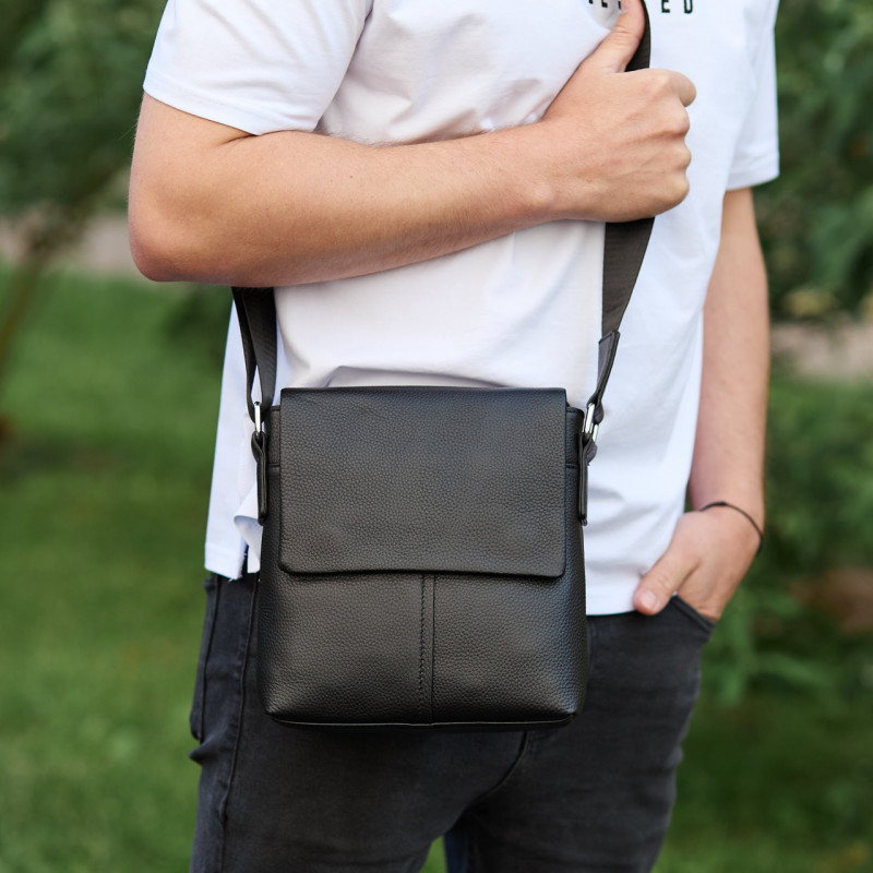 Шкіряна чоловіча сумка-месенджер 21х23х5.5, сумка планшет через плече Tiding Bag 48450 чорна