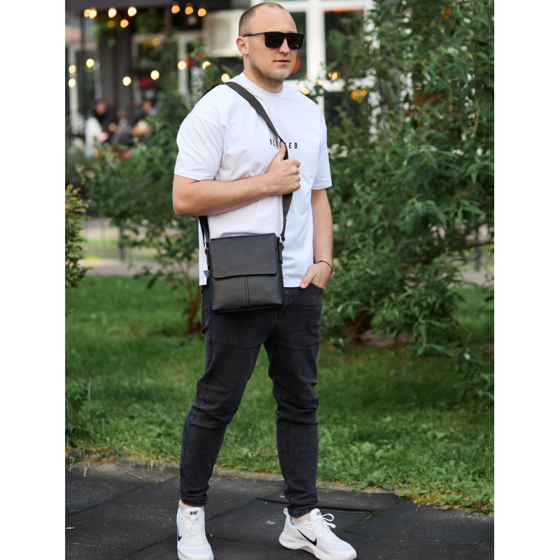 Шкіряна чоловіча сумка-месенджер 21х23х5.5, сумка планшет через плече Tiding Bag 48450 чорна