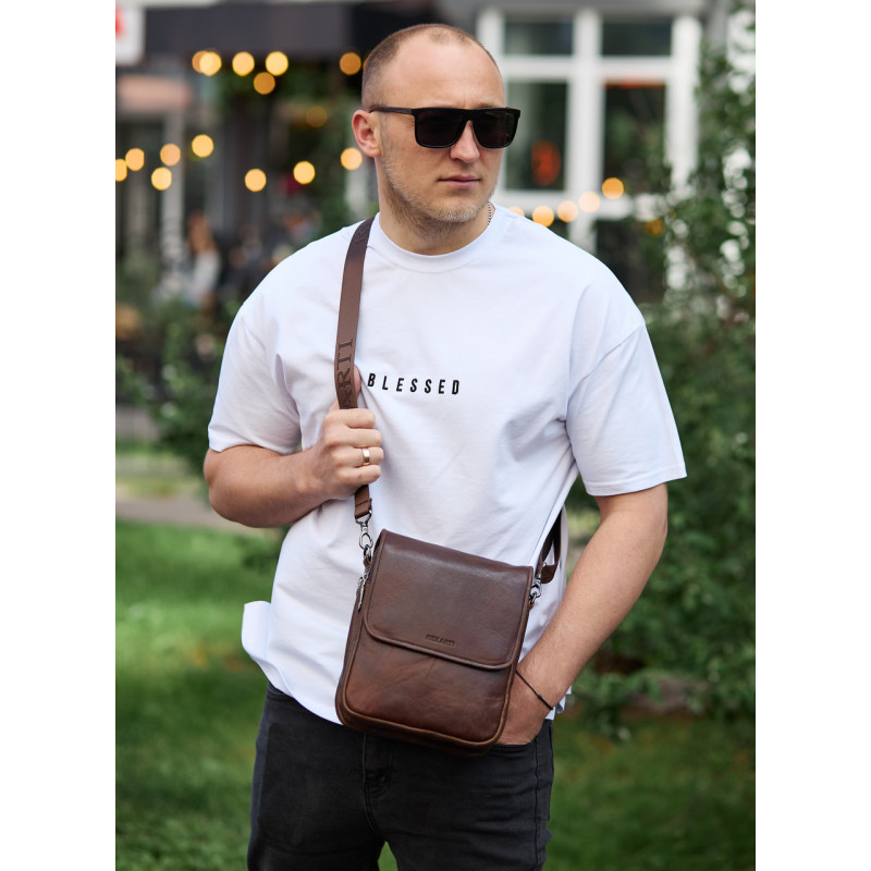 Барсетка з клапаном через плече 24х20х6, чоловіча сумка з гладкою шкірою Tiding Bag TD-81020 коричнева