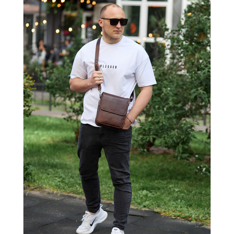 Барсетка з клапаном через плече 24х20х6, чоловіча сумка з гладкою шкірою Tiding Bag TD-81020 коричнева